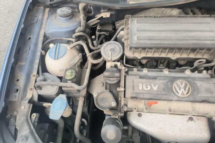 Used Volkswagen Bora 2011 1.6L Manual Comfort Version Engine Bay Right