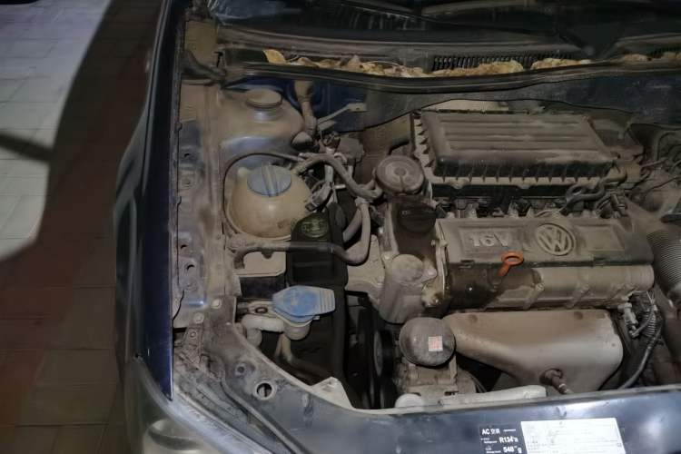 Used Volkswagen Bora 2011 1.6L Manual Fashion Edition Engine Bay Right