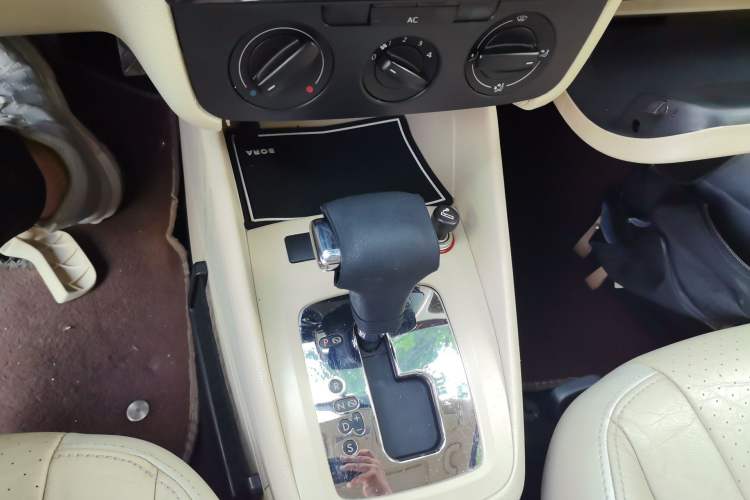 Used Volkswagen Bora 2011 1.6L Automatic Comfort Model Gear Lever