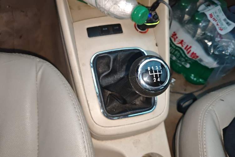 Used Volkswagen Bora 2011 1.6L Manual Fashion Edition Gear Lever