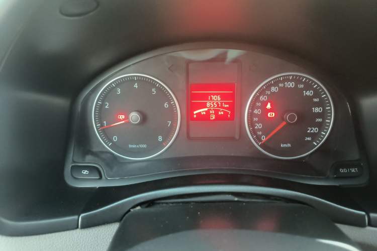 Used Volkswagen Bora 2011 1.6L Manual Comfort Version Odometer Close Up