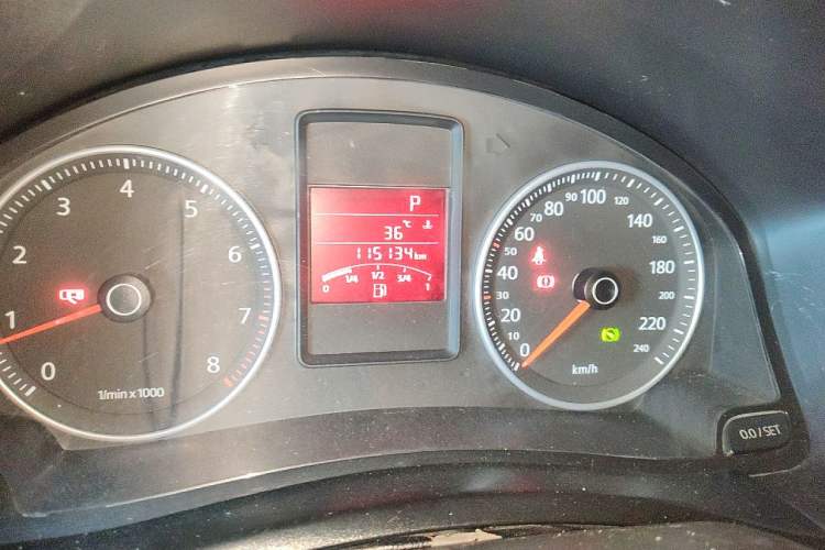 Used Volkswagen Bora 2011 1.4T Automatic Comfort Model Odometer Close Up
