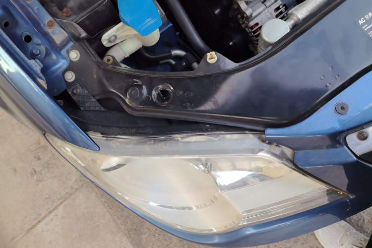 Used Volkswagen Bora 2011 1.6L Automatic Comfort Model Right Front Headlight