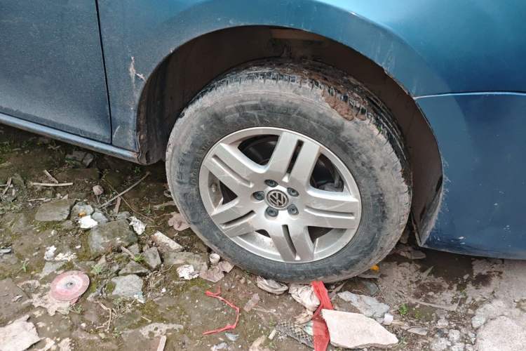 Used Volkswagen Bora 2011 1.6L Manual Fashion Edition Right Front Wheel Hub
