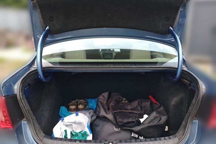 Used Volkswagen Bora 2011 1.6L Manual Fashion Edition Trunk