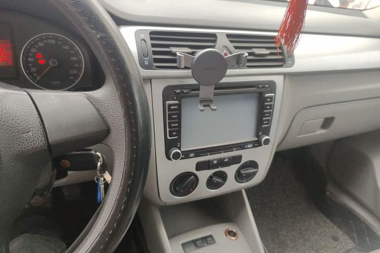 Used Volkswagen Bora 2011 1.6L Manual Fashion Edition Audio And AC Panel