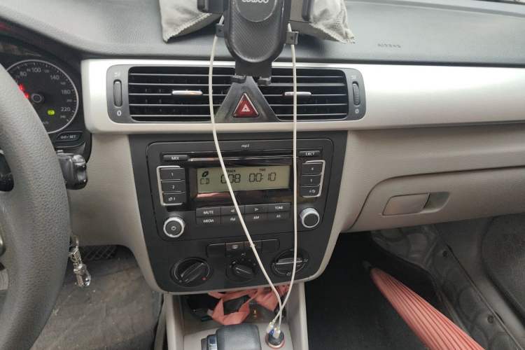 Used Volkswagen Bora 2011 1.6L Automatic Fashion Edition Audio And AC Panel
