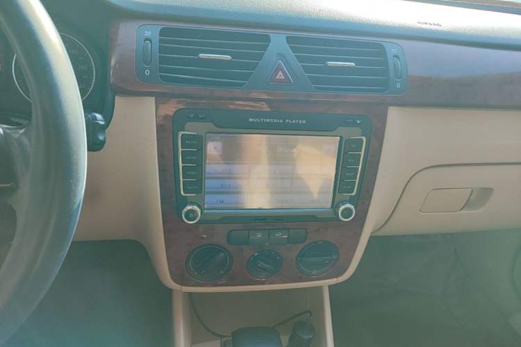 Used Volkswagen Bora 2011 1.6L Automatic Comfort Model Audio And AC Panel