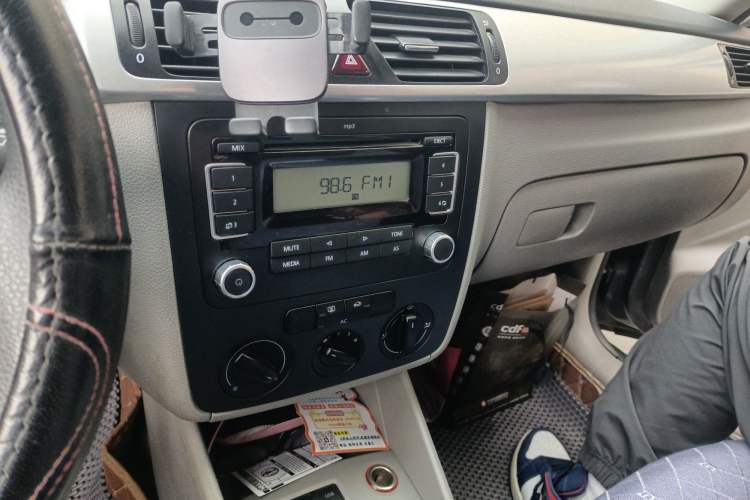 Used Volkswagen Bora 2011 1.6L Manual Fashion Edition Audio And AC Panel