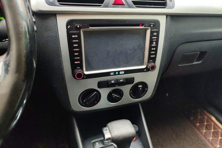 Used Volkswagen Bora 2011 1.4T Automatic Comfort Model Audio And AC Panel