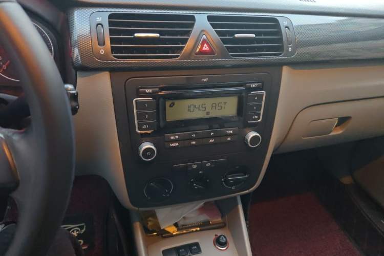 Used Volkswagen Bora 2011 1.6L Manual Comfort Version Audio And AC Panel