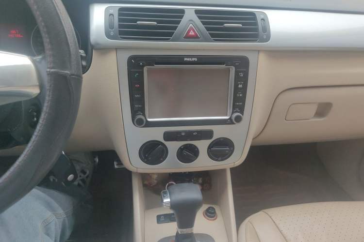 Used Volkswagen Bora 2011 1.4T Automatic Comfort Model Audio And AC Panel