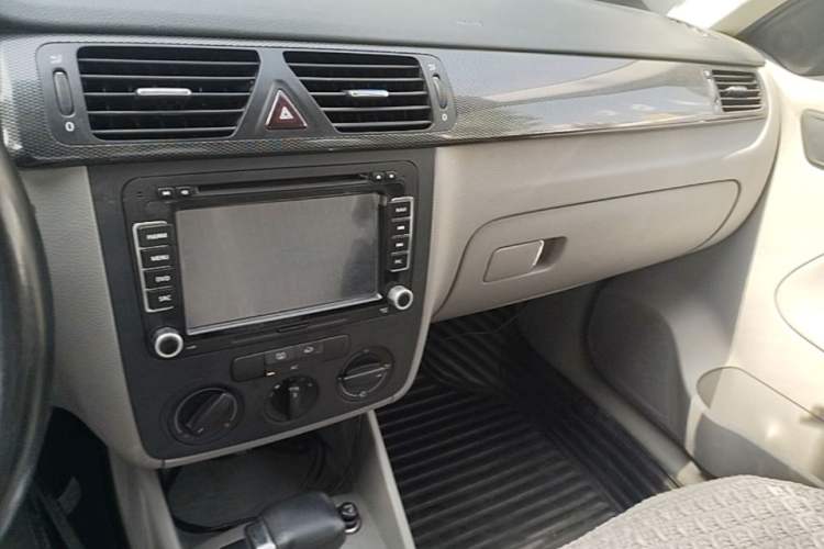 Used Volkswagen Bora 2011 1.6L Automatic Comfort Model Audio And AC Panel