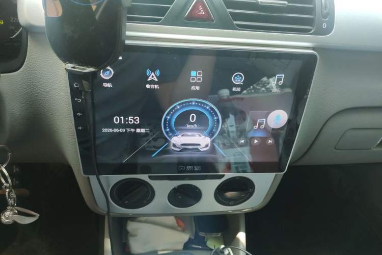 Used Volkswagen Bora 2011 1.6L Automatic Fashion Edition Audio And AC Panel