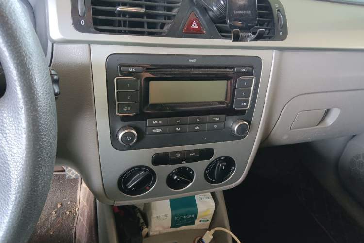 Used Volkswagen Bora 2011 1.6L Manual Fashion Edition Audio And AC Panel