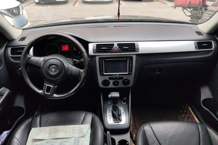 Used Volkswagen Bora 2011 1.4T Automatic Comfort Model Center Console