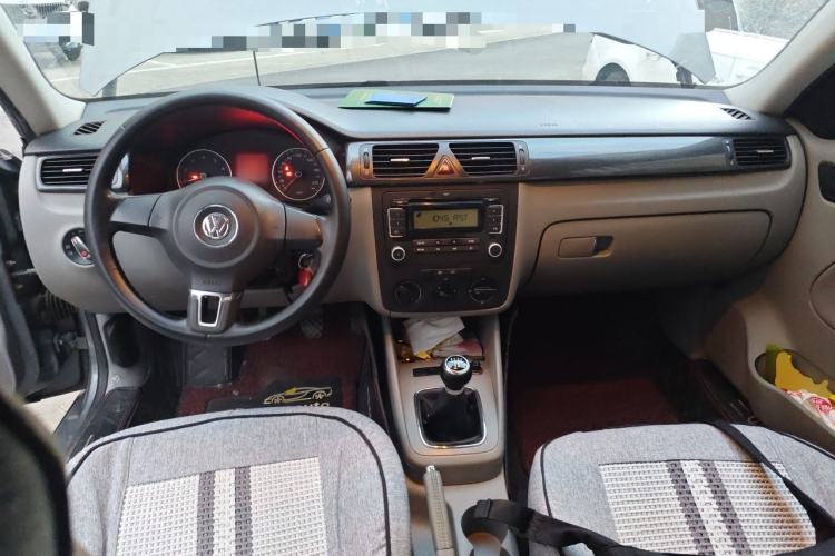 Used Volkswagen Bora 2011 1.6L Manual Comfort Version Center Console