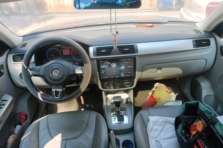 Used Volkswagen Bora 2011 1.6L Automatic Comfort Model Center Console