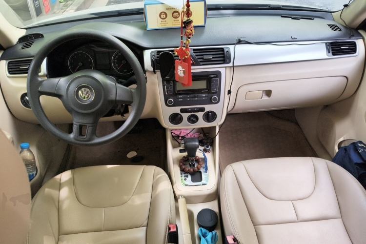 Used Volkswagen Bora 2011 1.6L Automatic Fashion Edition Center Console