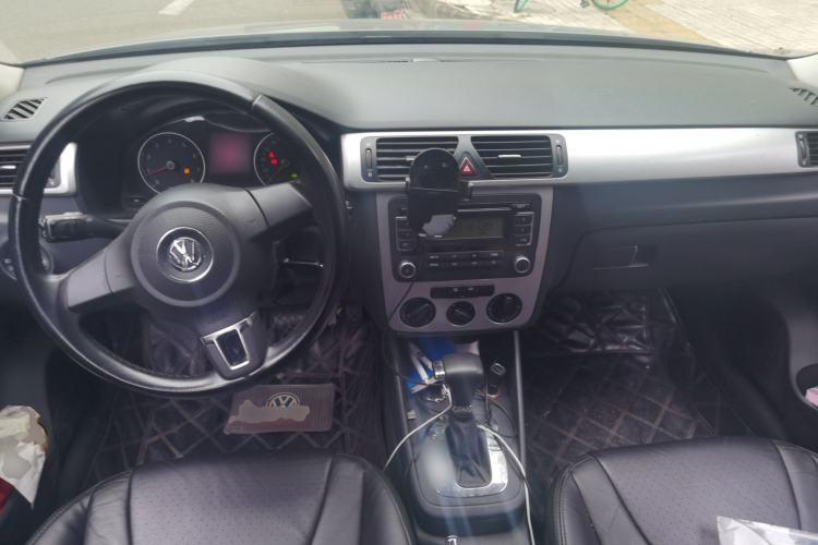 Used Volkswagen Bora 2011 1.4T Automatic Comfort Model Center Console