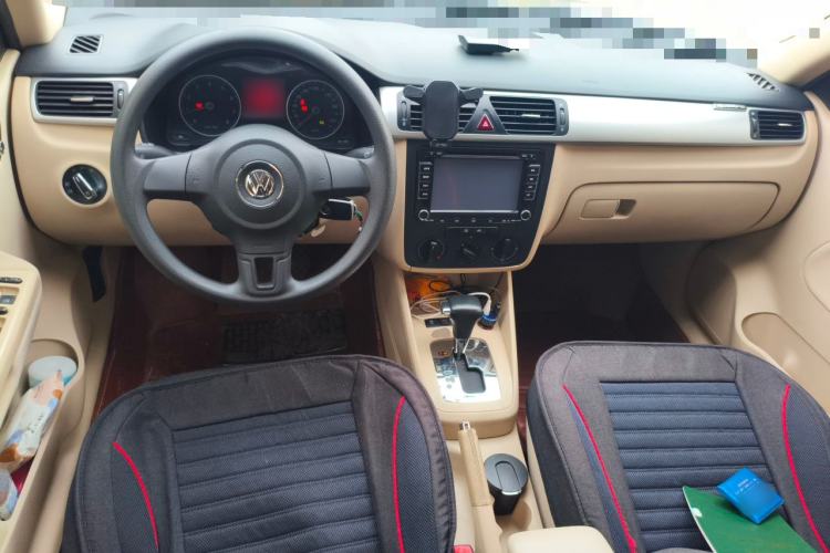 Used Volkswagen Bora 2011 1.6L Automatic Fashion Edition Center Console