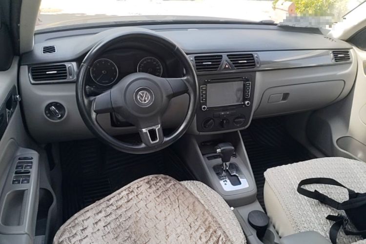 Used Volkswagen Bora 2011 1.6L Automatic Comfort Model Center Console