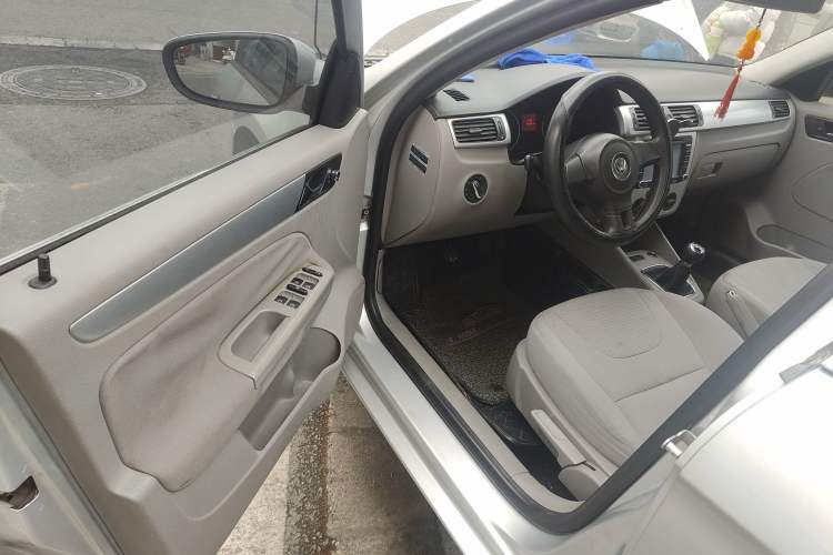 Used Volkswagen Bora 2011 1.6L Manual Fashion Edition Driver Seat