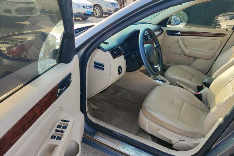 Used Volkswagen Bora 2011 1.6L Automatic Comfort Model Driver Seat