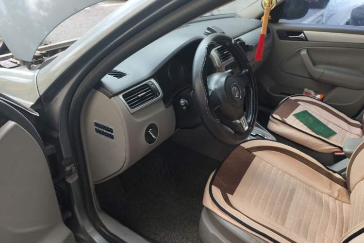 Used Volkswagen Bora 2011 1.6L Automatic Luxury Model Driver Seat