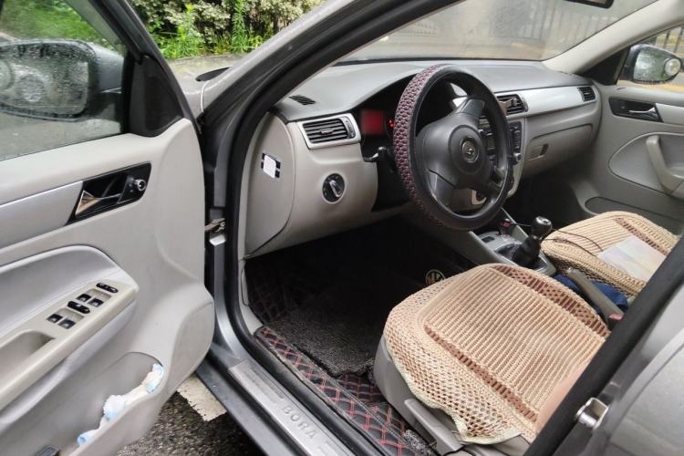 Used Volkswagen Bora 2011 1.6L Manual Fashion Edition Driver Seat