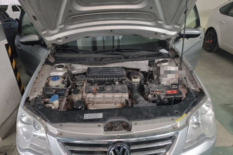 Used Volkswagen Bora 2011 1.6L Automatic Fashion Edition Engine Bay
