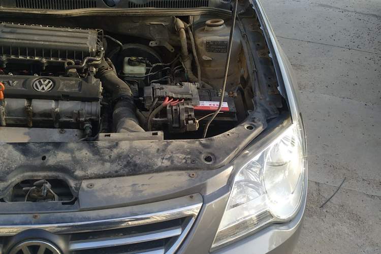 Used Volkswagen Bora 2011 1.6L Automatic Fashion Edition Engine Bay Left