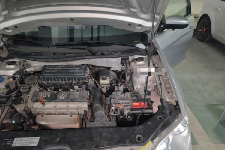 Used Volkswagen Bora 2011 1.6L Automatic Fashion Edition Engine Bay Left