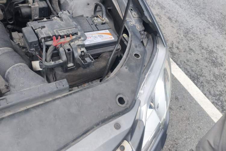 Used Volkswagen Bora 2011 1.6L Automatic Fashion Edition Engine Bay Left