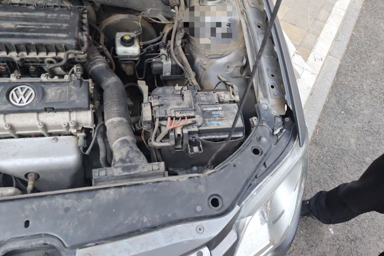 Used Volkswagen Bora 2011 1.6L Manual Comfort Version Engine Bay Left