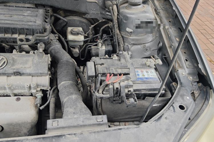 Used Volkswagen Bora 2011 1.6L Automatic Fashion Edition Engine Bay Left