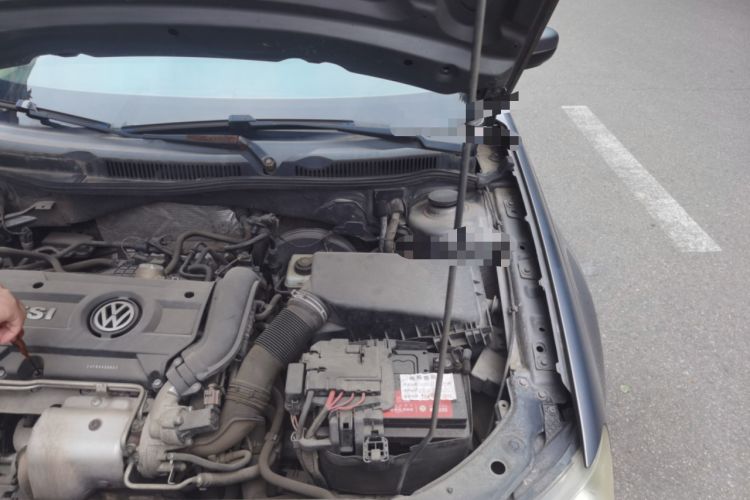 Used Volkswagen Bora 2011 1.4T Automatic Comfort Model Engine Bay Left