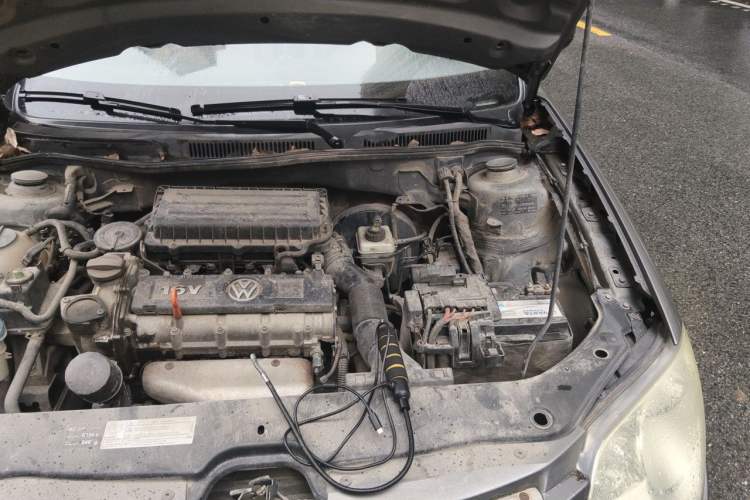 Used Volkswagen Bora 2011 1.6L Manual Fashion Edition Engine Bay Left