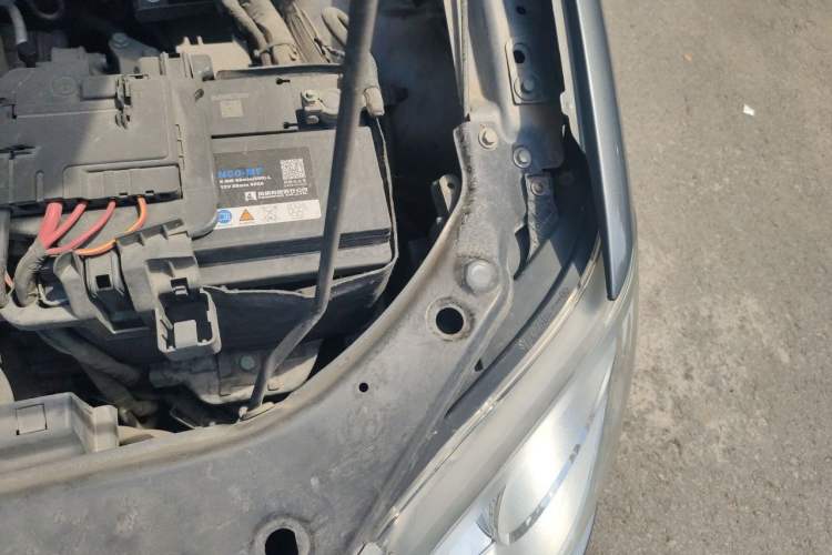 Used Volkswagen Bora 2011 1.6L Automatic Fashion Edition Engine Bay Left