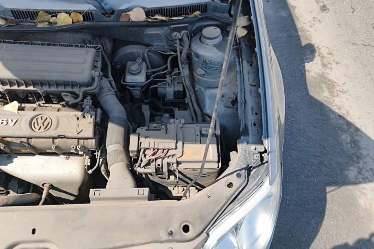 Used Volkswagen Bora 2011 1.6L Manual Fashion Edition Engine Bay Left