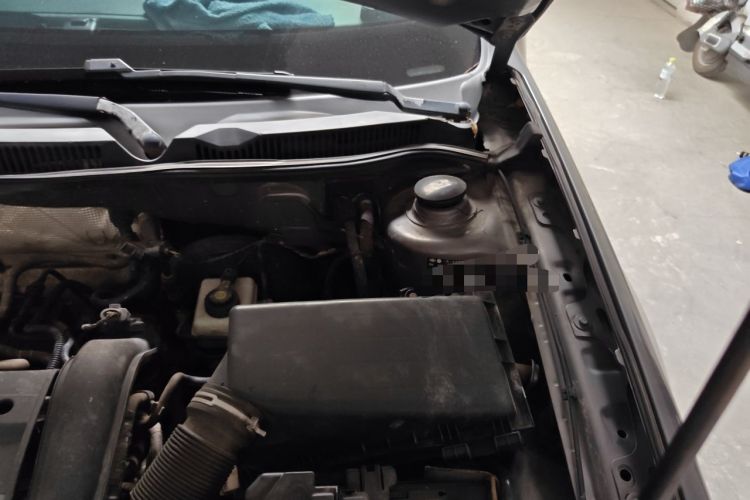 Used Volkswagen Bora 2011 1.4T Automatic Comfort Model Engine Bay Left