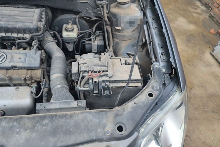 Used Volkswagen Bora 2011 1.6L Manual Comfort Version Engine Bay Left