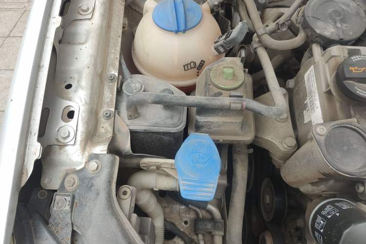 Used Volkswagen Bora 2011 1.6L Manual Fashion Edition Engine Bay Right