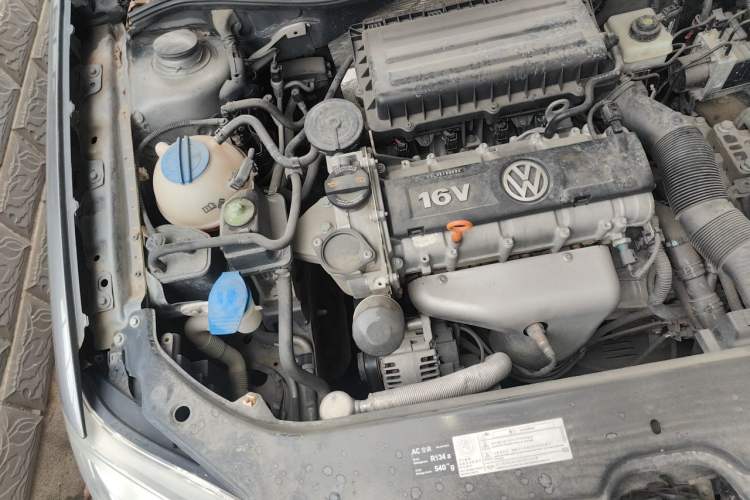 Used Volkswagen Bora 2011 1.6L Automatic Fashion Edition Engine Bay Right