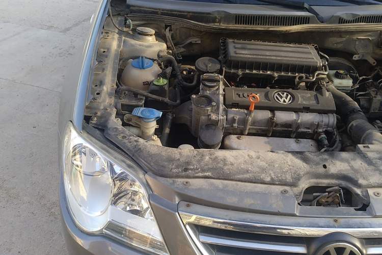 Used Volkswagen Bora 2011 1.6L Automatic Fashion Edition Engine Bay Right