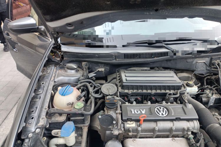 Used Volkswagen Bora 2011 1.6L Manual Fashion Edition Engine Bay Right