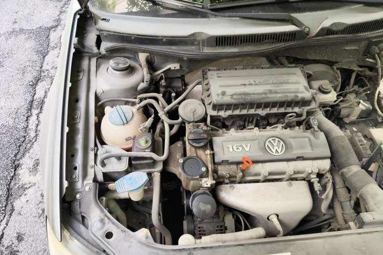 Used Volkswagen Bora 2011 1.6L Automatic Fashion Edition Engine Bay Right