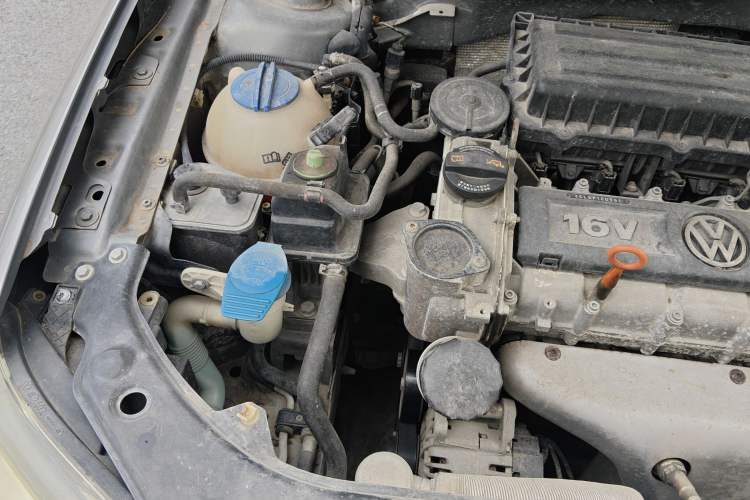 Used Volkswagen Bora 2011 1.6L Automatic Fashion Edition Engine Bay Right