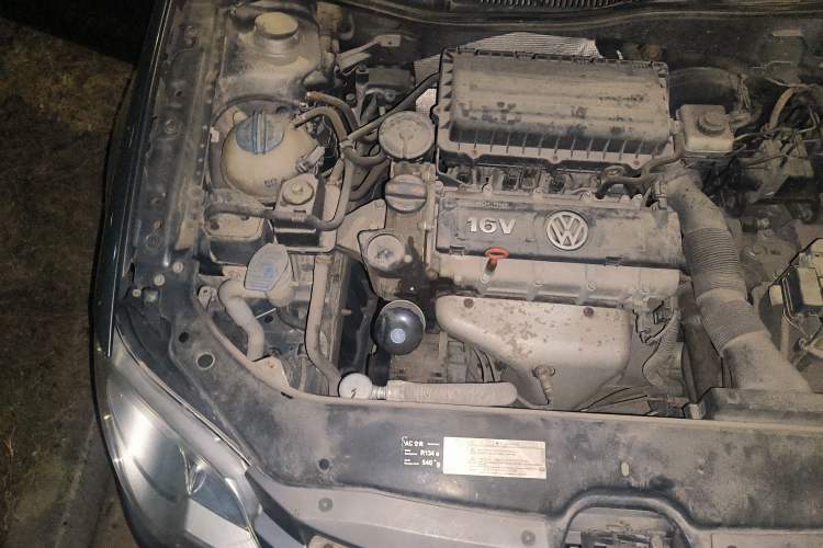 Used Volkswagen Bora 2011 1.6L Manual Fashion Edition Engine Bay Right