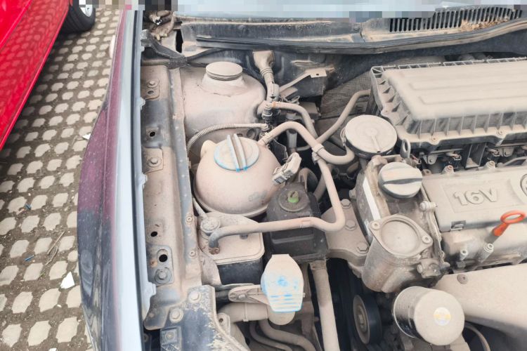 Used Volkswagen Bora 2011 1.6L Automatic Fashion Edition Engine Bay Right